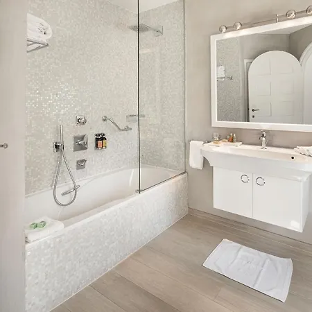 Manoir Du Dragon Hotel 4*