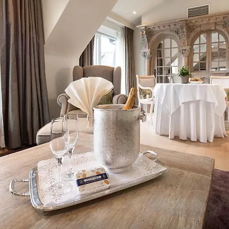 Manoir Du Dragon Отель Кнокке-Хейст